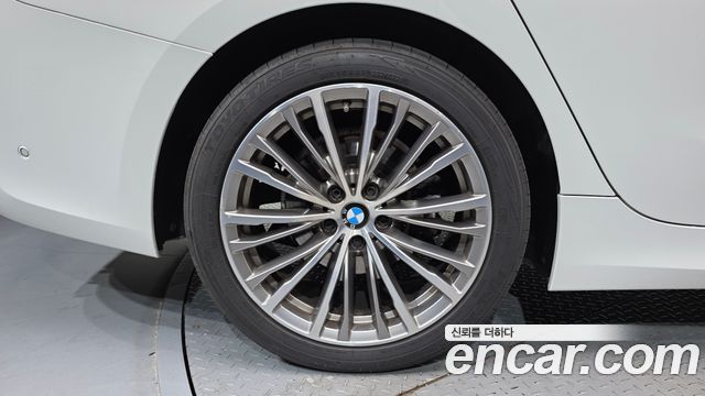 BMW 3-Series 2019 — photo 5