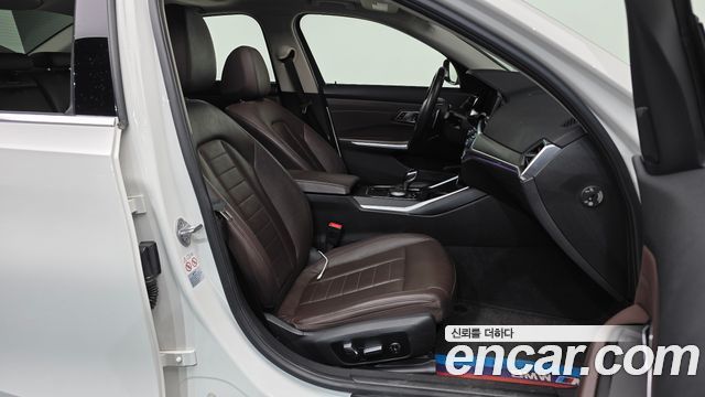 BMW 3-Series 2019 — photo 11