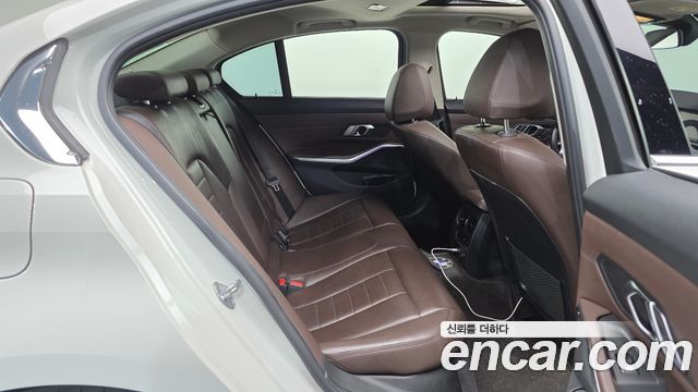 BMW 3-Series 2019 — photo 12