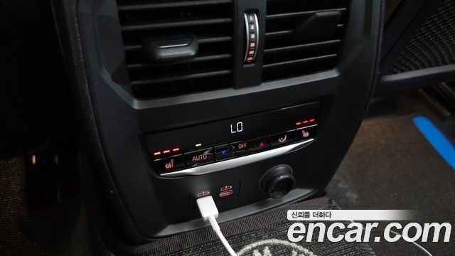 BMW 3-Series 2019 — photo 20