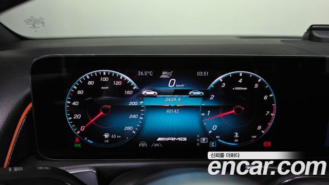 Mercedes-Benz GLB-Class 2022 — photo 11