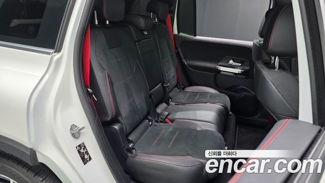 Mercedes-Benz GLB-Class 2022 — photo 17