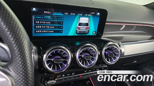 Mercedes-Benz GLB-Class 2022 — photo 22