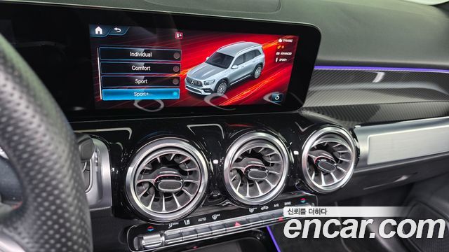 Mercedes-Benz GLB-Class 2022 — photo 23