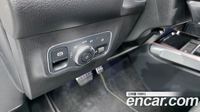 Mercedes-Benz GLB-Class 2022 — photo 25