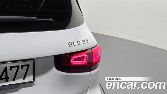 Mercedes-Benz GLB-Class 2022 — photo 9