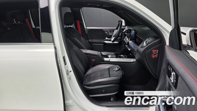 Mercedes-Benz GLB-Class 2022 — photo 16