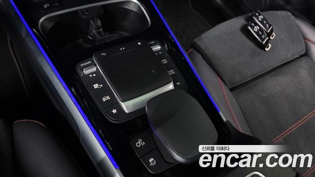 Mercedes-Benz GLB-Class 2022 — photo 27