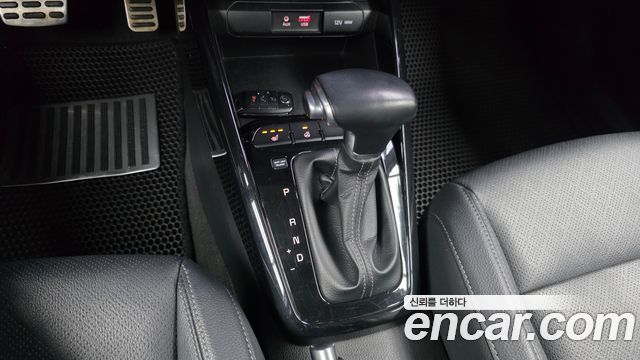 Kia Stonic 2018 — photo 12