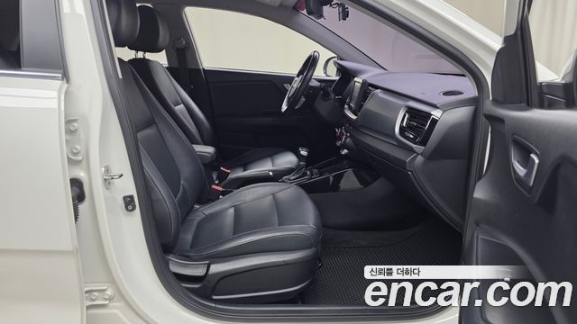Kia Stonic 2018 — photo 17