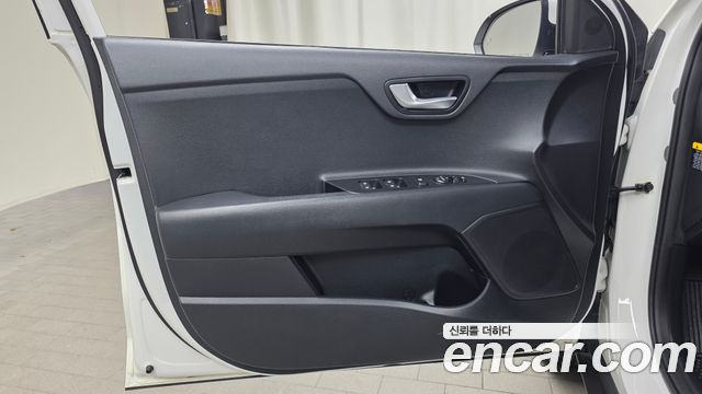 Kia Stonic 2018 — photo 14