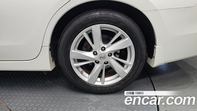 Nissan Altima 2015 — photo 36