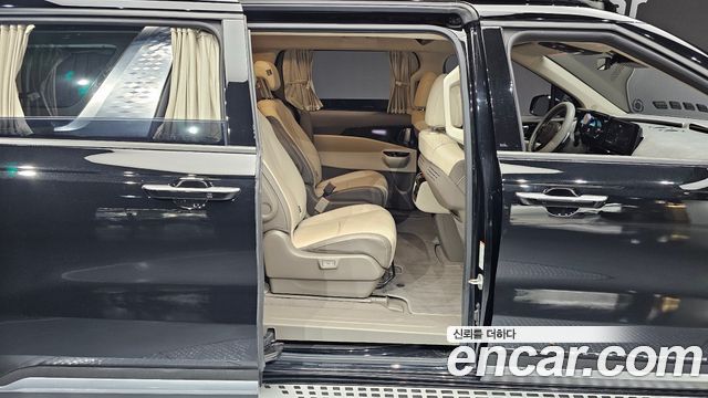 Kia Canival 2021 — photo 17