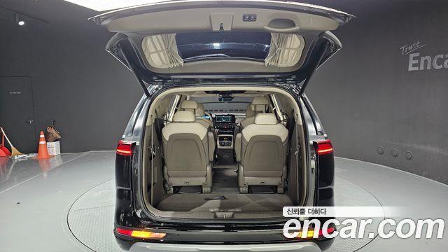 Kia Canival 2021 — photo 26