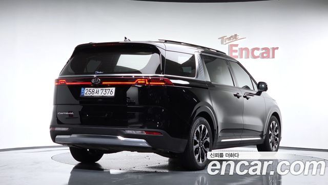 Kia Canival 2021 — photo 2