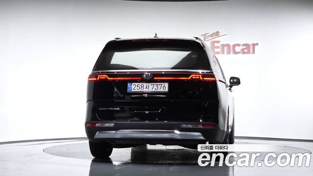 Kia Canival 2021 — photo 4