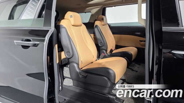 Kia Canival 2021 — photo 17