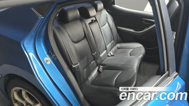Hyundai AVANTE 2014 — photo 12