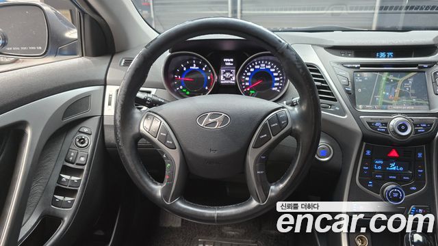 Hyundai AVANTE 2014 — photo 13