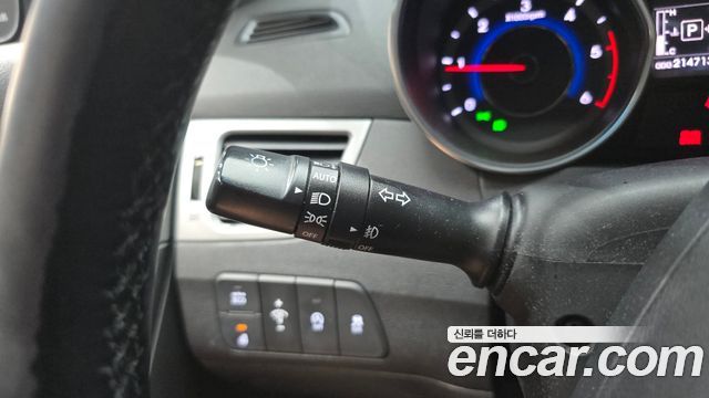 Hyundai AVANTE 2014 — photo 16