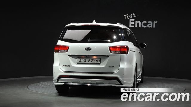 Kia Canival 2018 — photo 4
