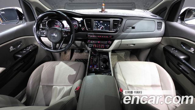 Kia Canival 2018 — photo 7