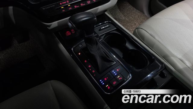 Kia Canival 2018 — photo 9