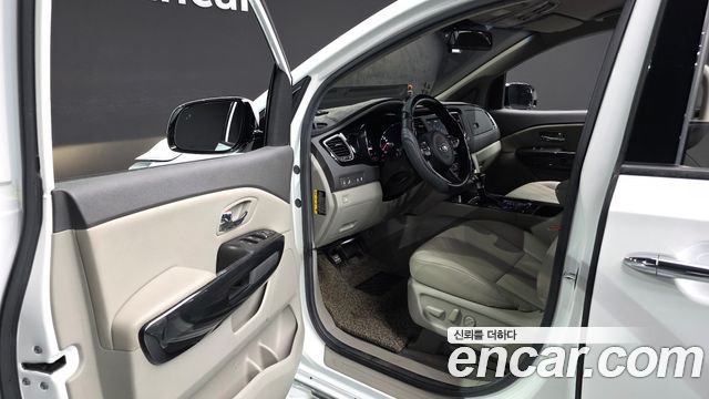 Kia Canival 2018 — photo 10