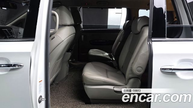 Kia Canival 2018 — photo 11