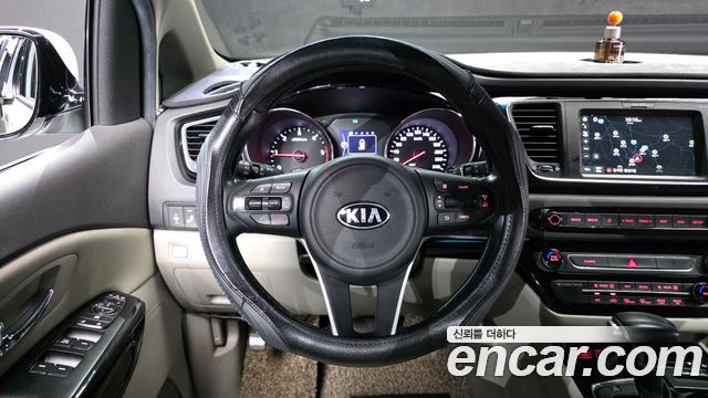 Kia Canival 2018 — photo 12