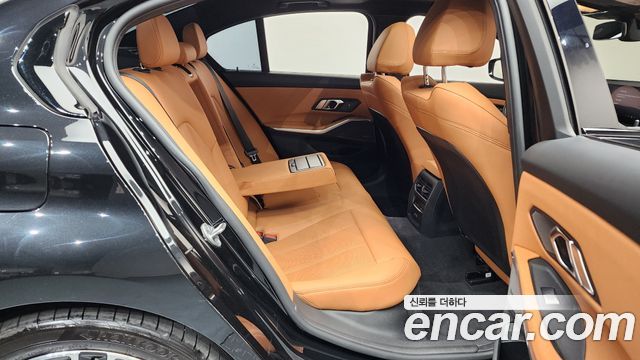 BMW 3-Series 2025 — photo 17
