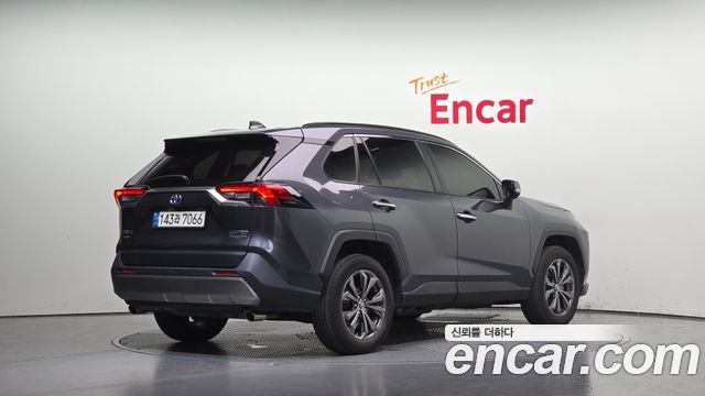 Toyota RAV4 2023 — photo 2