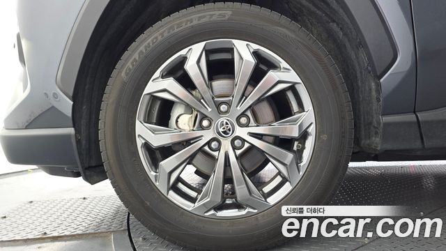 Toyota RAV4 2023 — photo 5