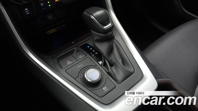 Toyota RAV4 2023 — photo 9