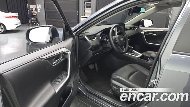 Toyota RAV4 2023 — photo 10