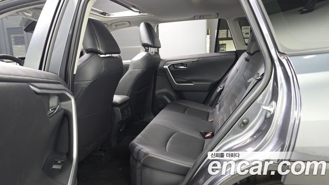 Toyota RAV4 2023 — photo 11