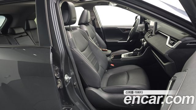 Toyota RAV4 2023 — photo 12