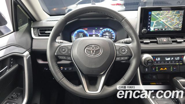 Toyota RAV4 2023 — photo 13