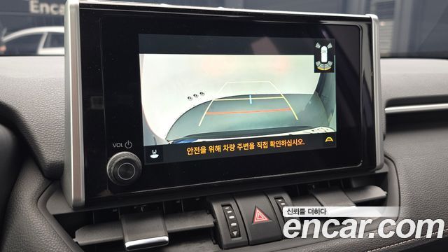 Toyota RAV4 2023 — photo 16