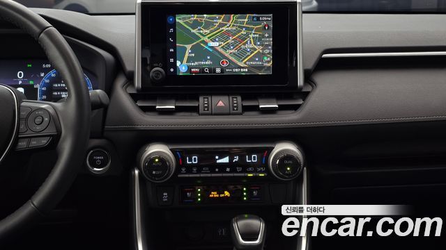 Toyota RAV4 2023 — photo 18