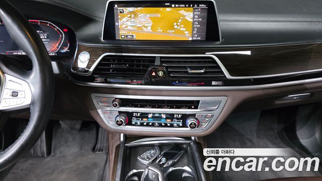 BMW 7-Series 2020 — photo 15