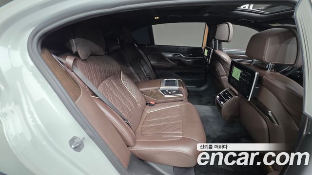 BMW 7-Series 2020 — photo 19