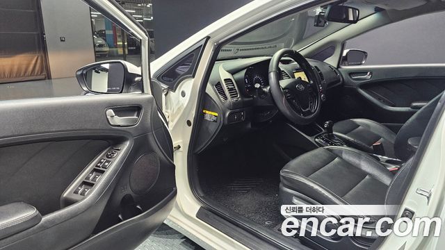 Kia K3 2016 — photo 13
