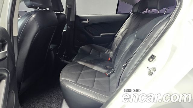 Kia K3 2016 — photo 18