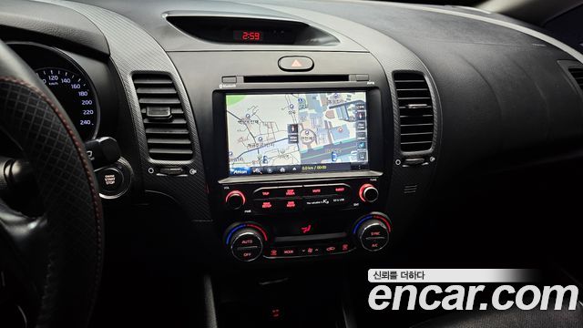 Kia K3 2016 — photo 20