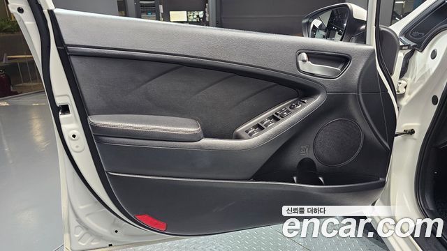 Kia K3 2016 — photo 14