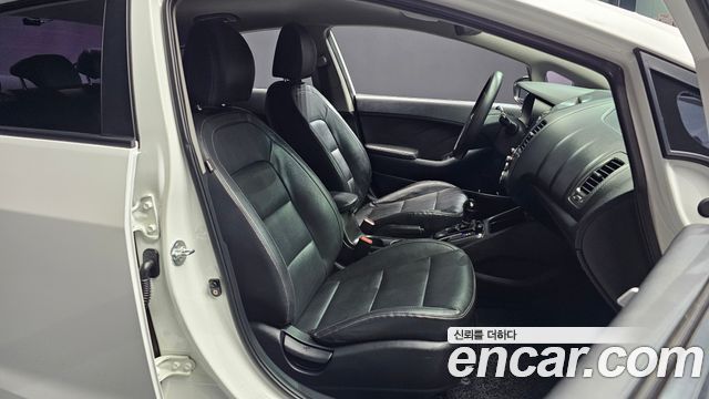 Kia K3 2016 — photo 16