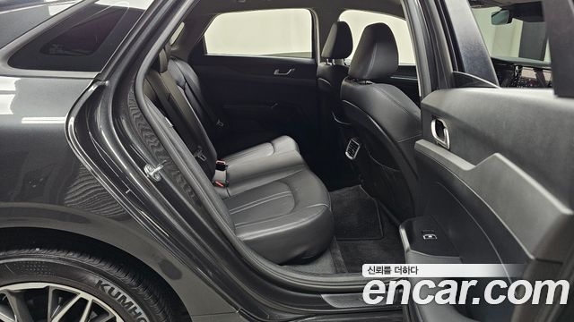 Kia K5 2022 — photo 17
