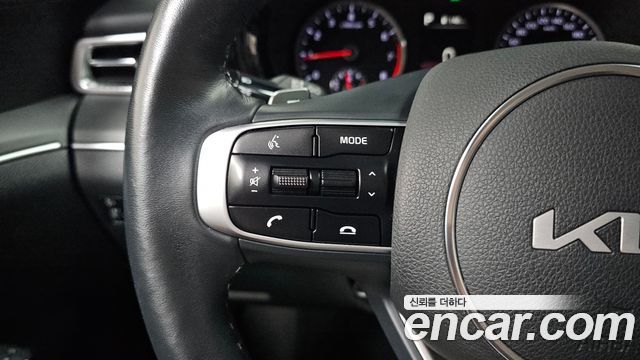 Kia K5 2022 — photo 23