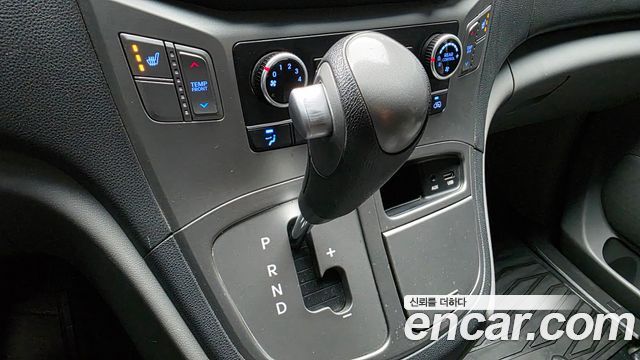 Hyundai Starex 2017 — photo 12